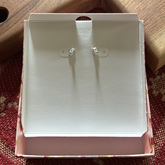 Lucky Brand Rhinestone Heart Earrings NIB - Picture 3 of 3